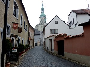 Mladý moravský kněz Martin Húska hlásal mezi  husity pikartské myšlenky. Táborští kněží mu umožnili, aby své názory odvolal v kostele. Pak ho vypověděli z Tábora.