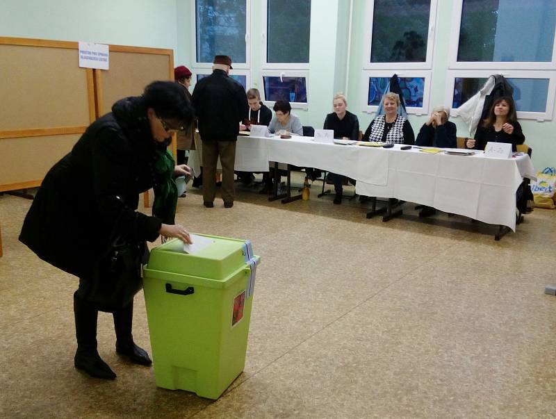 Volby v ZŠ Zborovská Tábor.