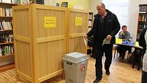 Do volebního okrsku v Bechyni patří i předseda TOP 09 Miroslav Kalousek.