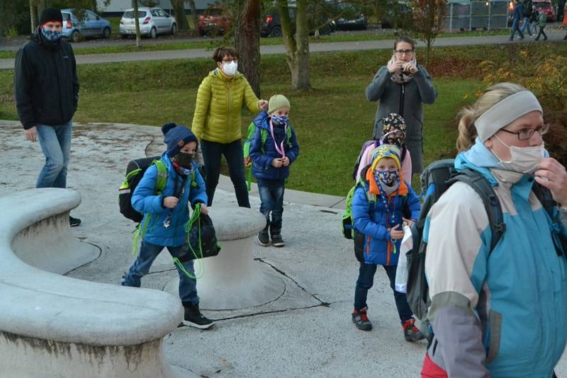 Školáci prvních a druhých tříd jsou zpět, dočkala se jich i ZŠ Zborovská v Táboře.