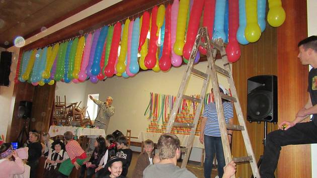 Táborský deník | OBRAZEM: Námořnice v Košicích rozdávaly balonky a cukrovou  vatu | fotogalerie