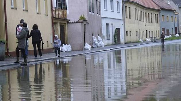 Takhle vypadala Lužnická ulice při červnových povodních