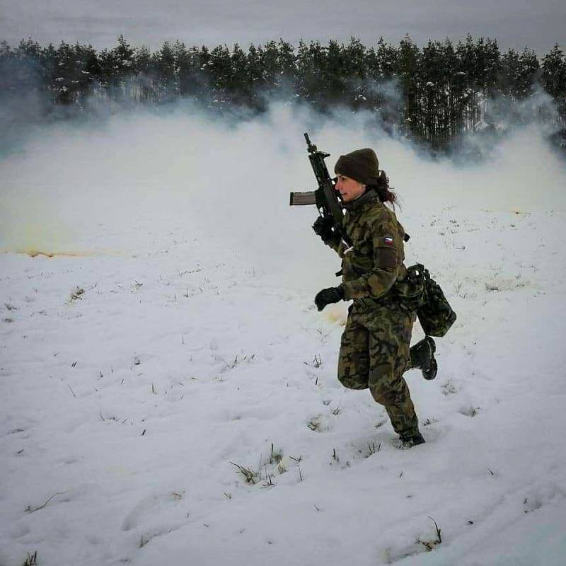 Desátník Dominika Batíková miluje adrenalin. Její vášní jsou zbraně, u armády si plní sny.