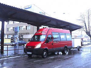 Skibus, který dnes ráno mířil na lyžařskou sjezdovku na Monínec, zůstal prázdný