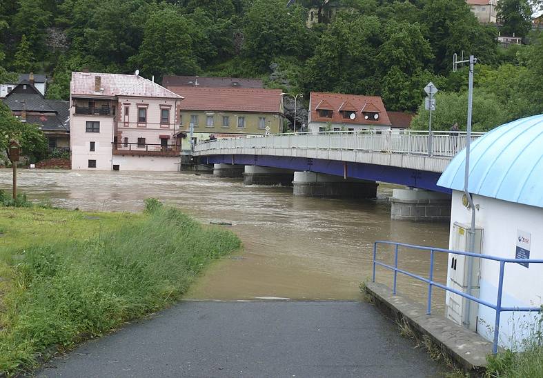 Rozbouřená Lužnice v Táboře