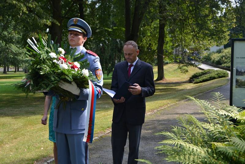 Uctění památky Edvarda Beneše v Sezimově Ústí. 