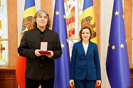 Táborský malíř Teodor Buzu obdržel od moldavské prezidentky ocenění za své výtvarné dílo.