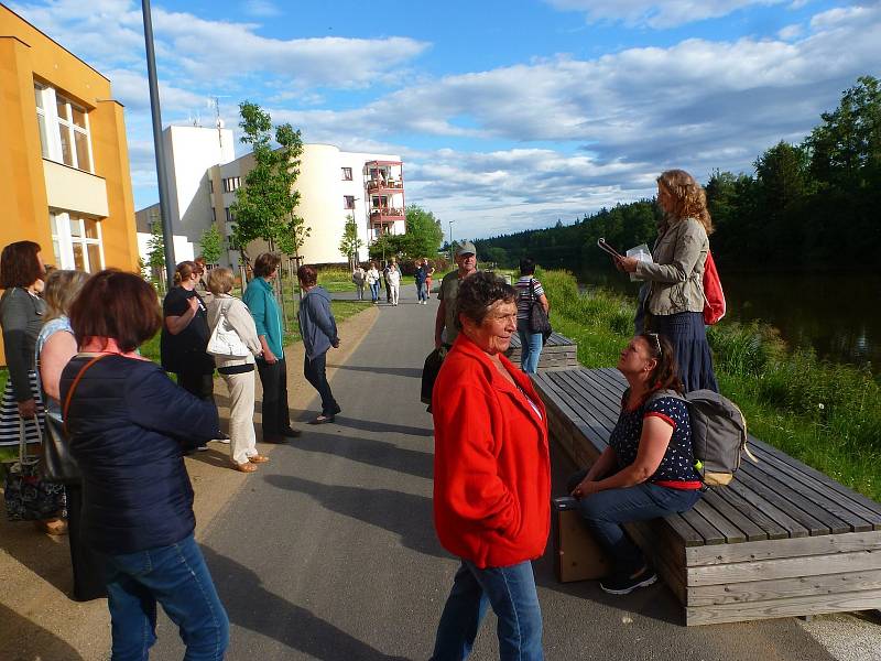 Program začal v knihovně prohlídkou výstavy z činnosti Klubu Plánských Dam a pokračoval přednáškou Mgr. Jakuba Rychtara o strávnících středověku. Poté byli účastníci pozváni na historicko-kulinářskou procházku a knihovnice měly pro každou ze sedmi zastáve