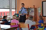 Miroslav Doubek četl dětem policejní pohádky.
