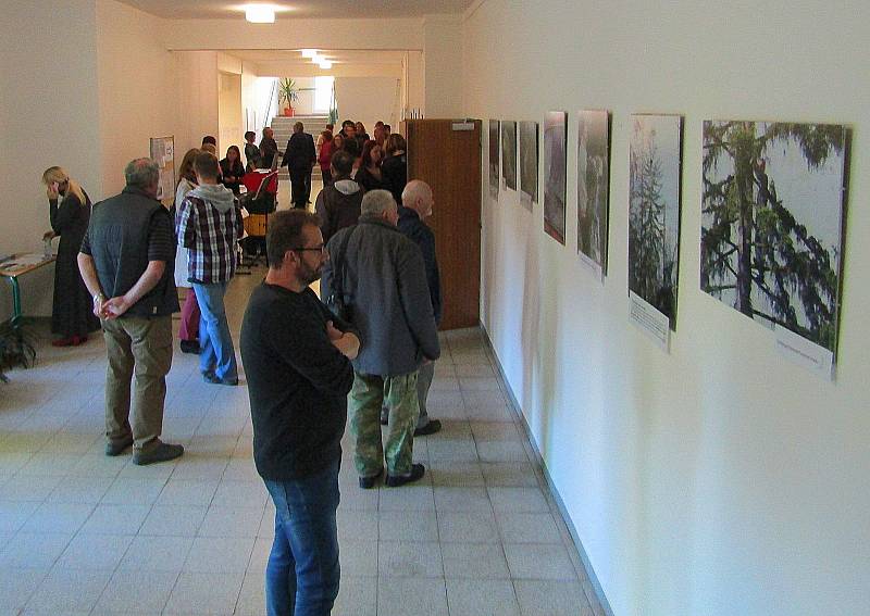 Slavnostní zahájení výstavy Tady orel v prostorách Střední odborné školy ekologické a potravinářské (SOŠEP) ve Veselí nad Lužnicí se uskutečnilo v úterý 4. října v 17 hodin.