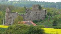 Pochod vede i přes borotínský hrad