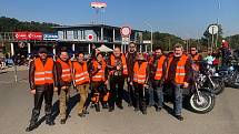 Na sraz letos dorazil také motorkářský klub z Chýnova, Moto Bizoni, pomáhali s organizací vyjížďky a samozřejmě také přispěli na dobrou věc.