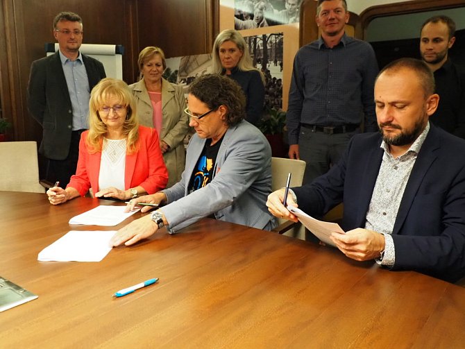 V Táboře podepsali koaliční dohodu.