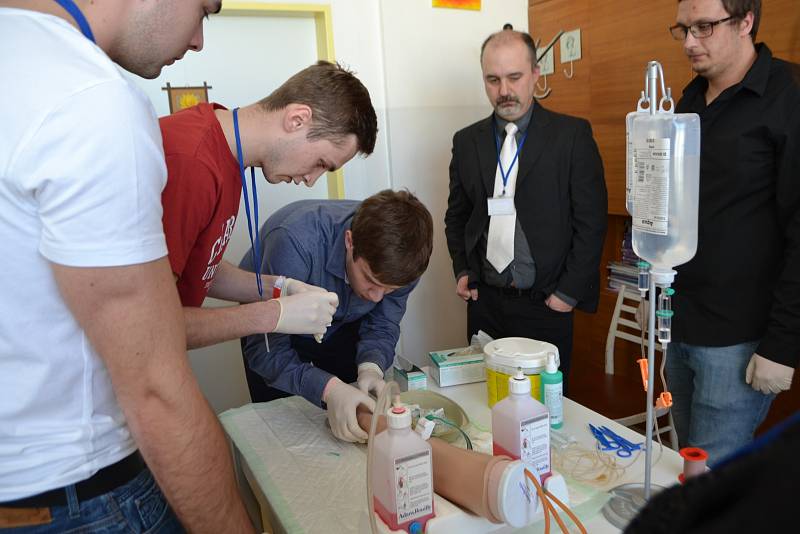 V táborské nemocnici soutěží  studenti lékařských fakult o titul Medik roku.