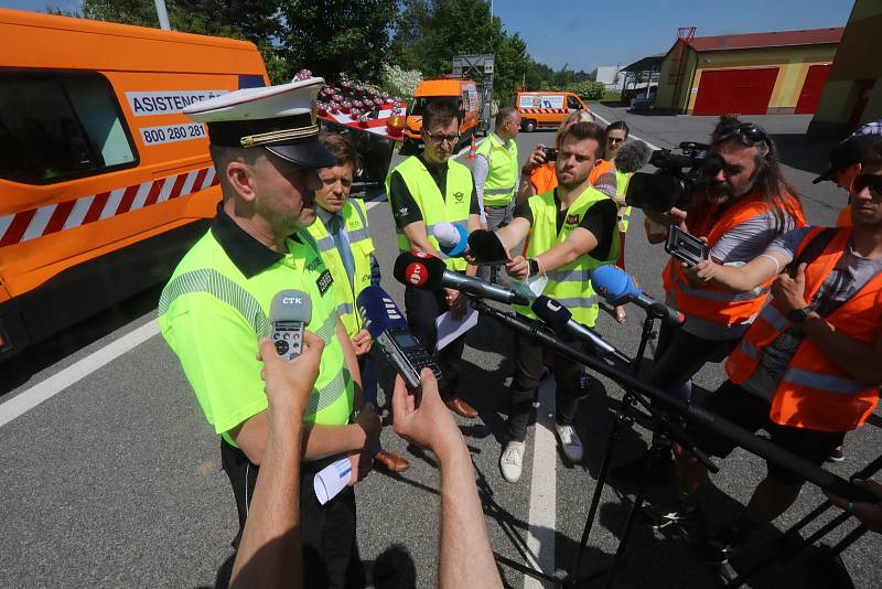 Společná preventivní akce Ředitelství silnic a dálnic (ŘSD), Besip a dopravní policie se uskutečnila na dálnici v Chotovinách.