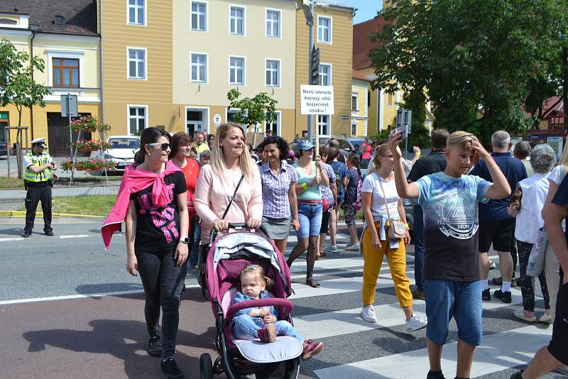 Chýnovští blokovali průjezd aut městem. Protestovali tak proti zdržení stavby obchvatu.