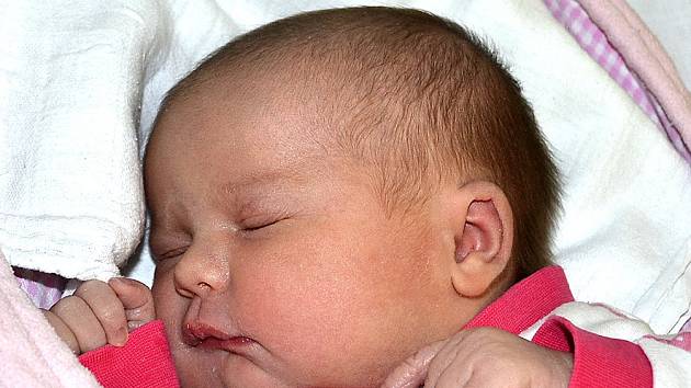 NELA PLEMENÍKOVÁ Z DRAŽIC. Rodičům Lucii a Milošovi se narodila 14. února v 17.47 hodin jako jejich prvorozená dcera. Její váha byla 4100 g a míra 52 cm. 