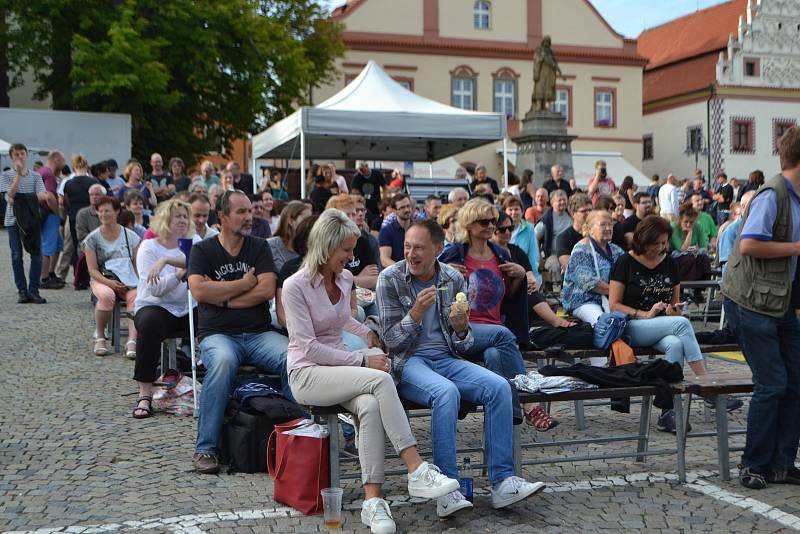 Bohemia Jazz Fest v neděli zaplnil Žižkovo náměstí.