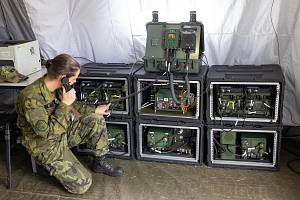Cvičení armádních spojařů představilo v Bechyni moderní technologie.