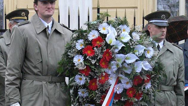 DEN PADLÝCH. Tak se od roku 1919 původně říkalo Dnu válečných veteránů. Ten vyhlásila Francie ihned po válce. 