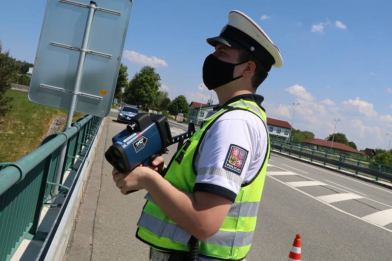 Společná preventivní akce Ředitelství silnic a dálnic (ŘSD), Besip a dopravní policie se uskutečnila na dálnici v Chotovinách.