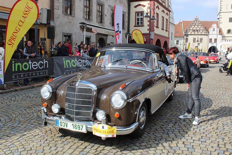 Z Tábora v sobotu dopoledne vyrazila rallye veteránů Spring Classic.