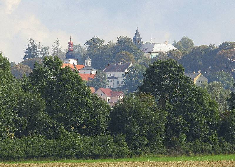 Rekonstrukce dětského domova v Radeníně na Táborsku finišuje, investuje ji zřizovatel Jihočeský kraj.