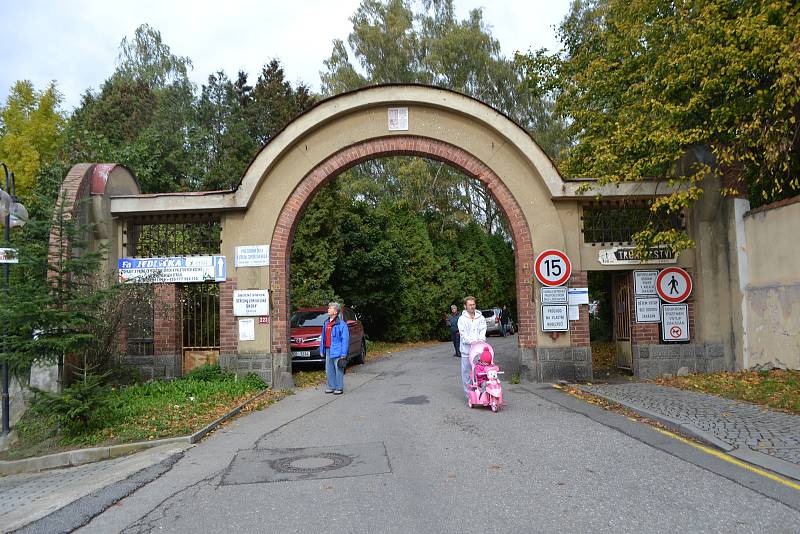 V sobotu navštívily Školní statek Měšice při příležitosti Dne zemědělců stovky lidí.