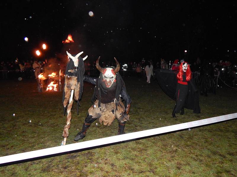 Krampusové zavítali poprvé do Jistebnice.