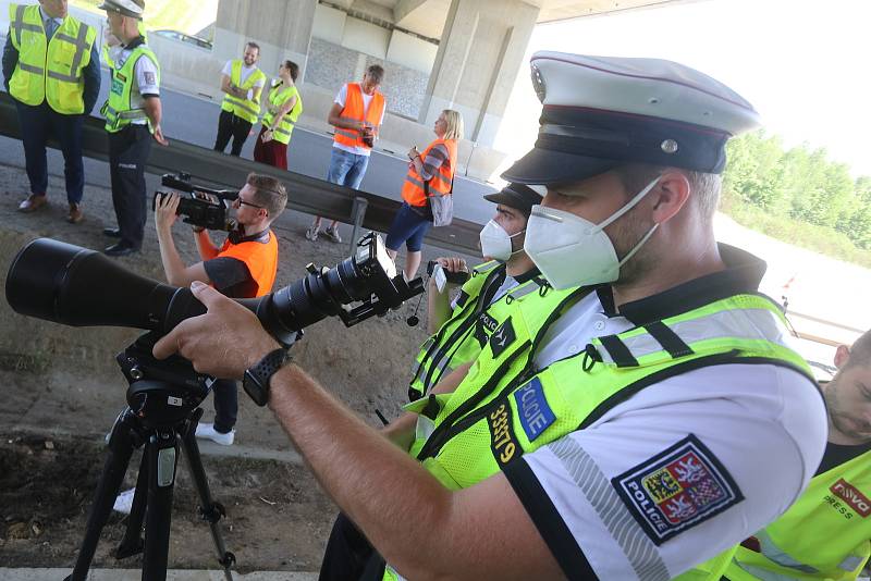 Společná preventivní akce Ředitelství silnic a dálnic (ŘSD), Besip a dopravní policie se uskutečnila na dálnici v Chotovinách.