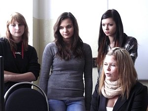 Markéta Slabová, Tereza Strelcová, Kateřina Jílková a Linda Šustrová na včerejším workshopu na táborské střední zdravotnické škole seznámily posluchače se svými zkušenostmi z domova pro seniory v rakouském Laxenburgu.