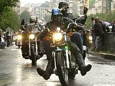 Mluvčí táborské policie Miroslav Doubek uvedl, že motorkáři celkově jsou skutečným problémem silnic. Od novely zákona si policisté slibují zklidnění jejich pirátského chování. 