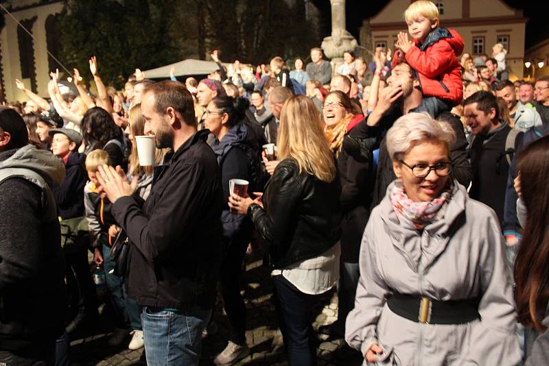 Tata Bojs v sobotu roztančili Žižkovo náměstí.