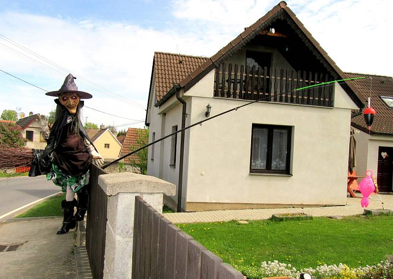 Lom plný čarodějnic.