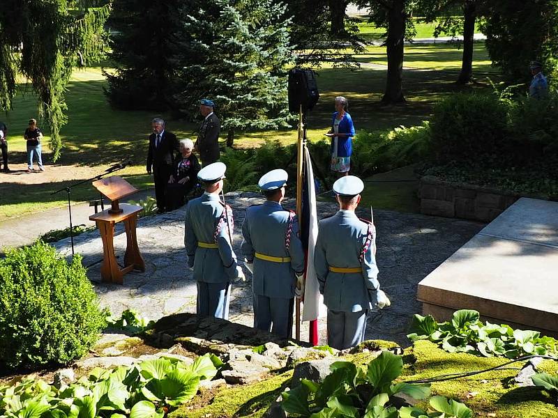 Lidé se poklonili památce prezidenta Edvarda Beneše