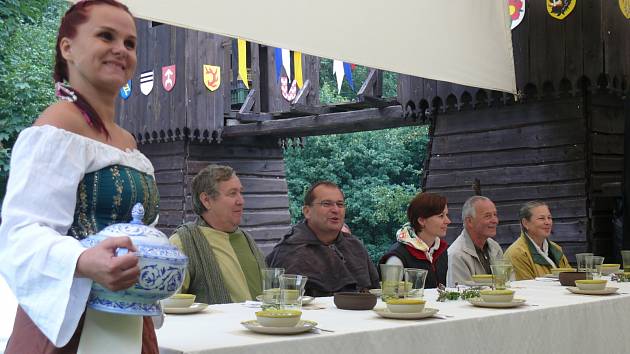  Na hradě Šelmberk u Mladé Vožice se o víkendu uskuteční Festival dobové kuchyně.