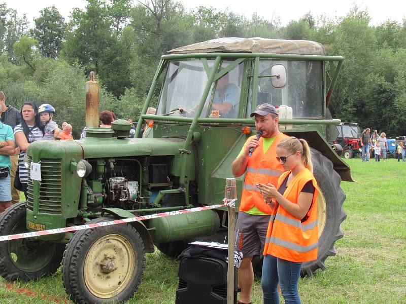 Za mostem v Dráchově se konal v sobotu 17. srpna již 8. ročník traktoriády.
