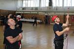 V úterý 18. února se profesionální hasiči se specializací v lezení utkali na hasičské stanici v Táboře. Celkem 34 borců ze 7 územních odborů Jihočeského kraje změřilo síly na umělé stěně, techniku a rychlost prověřilo 7 tras odstupňovaných dle náročnosti.