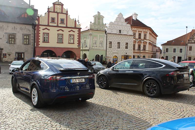 V sobotu z táborského Žižkova náměstí startoval již šestý ročník Rallye Česká Sibiř. Jedná se o sportovní akci, kterou pořádá sedlecko-prčická Asociace pro elektromobilitu ČR.