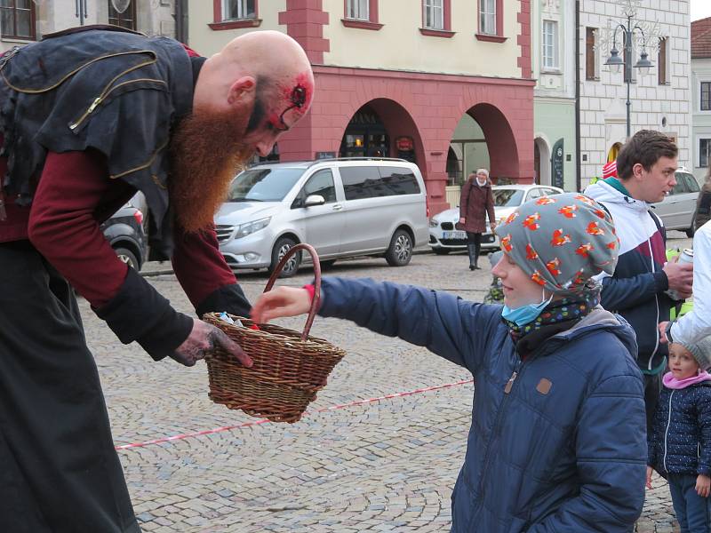 Mikulášská nadílka na Žižkově náměstí v Táboře v neděli 5. prosince.