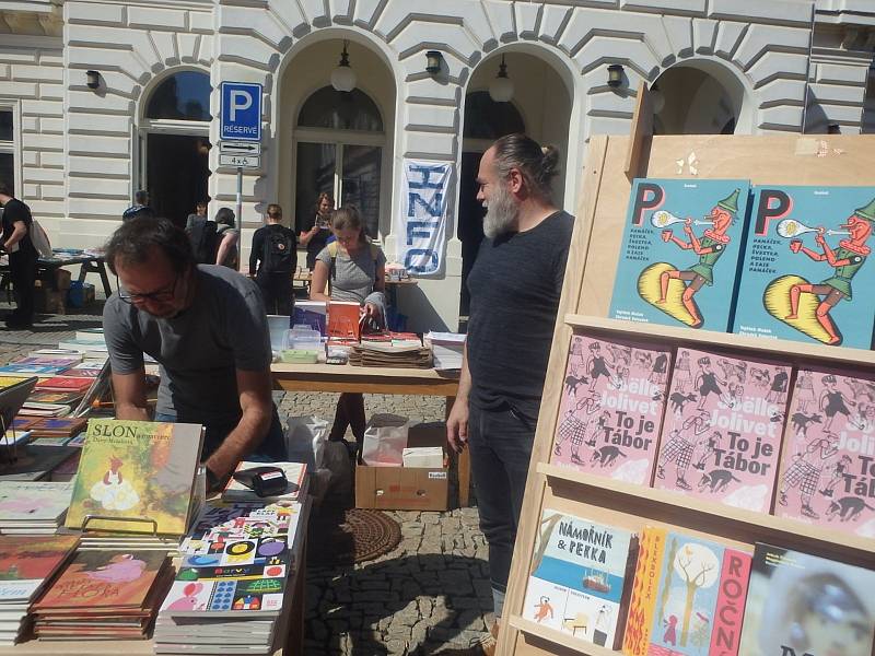 Během festivalu TABOOK se představili např. spisovatel Karol Sidon nebo Miloš Doležal, o svém životě vyprávěla i pamětnice holocaustu Lydie Tischlerová.