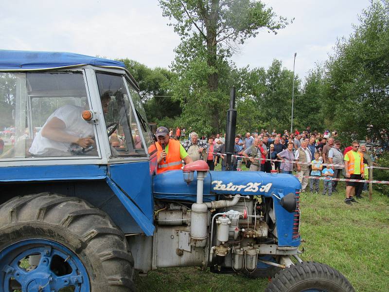 Za mostem v Dráchově se konal v sobotu 17. srpna již 8. ročník traktoriády.