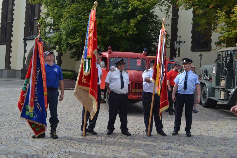 Historická hasičská technika zastavila v sobotu i v Táboře.