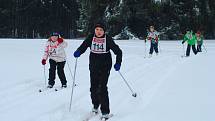 ZÁVOD. Na trať amatérského běžkařského závodu se postavilo přes 120 lyžařů