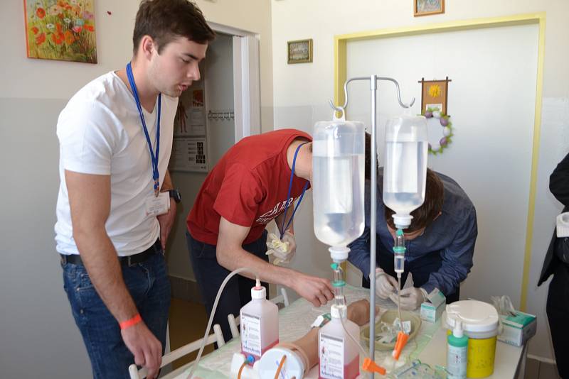 V táborské nemocnici soutěží  studenti lékařských fakult o titul Medik roku.