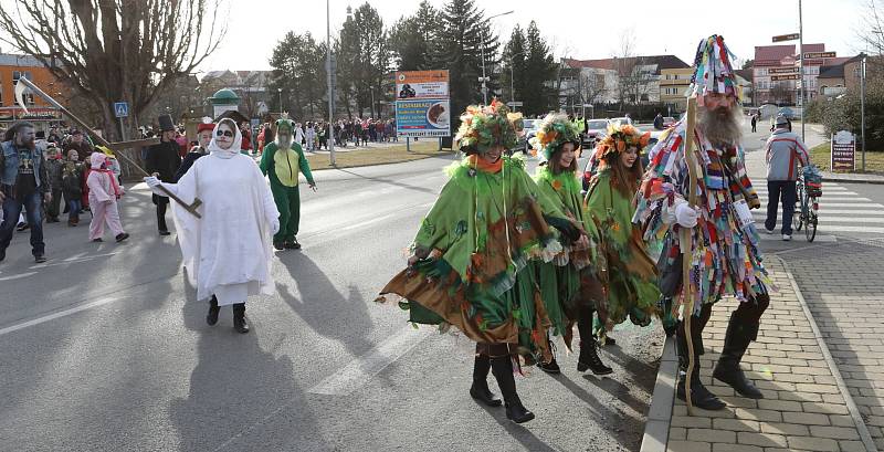 Veselští se rozhodli po letech obnovit tradici masopustního veselí, maškary prošly městem v sobotu 15. února odpoledne.