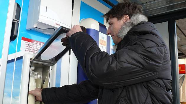 Po sídlišti Nad Lužnicí má svůj automat na mléko i Pražské sídliště.