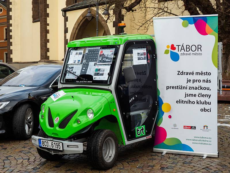 Elektromobily startovaly na Rallye Česká Sibiř z táborského Žižkova náměstí.