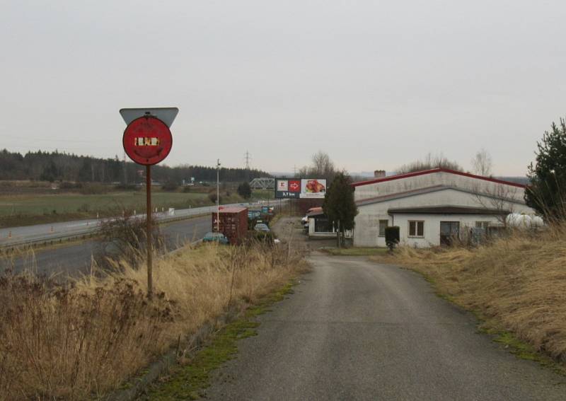 Dlouhodobý spor o sjezd k motocentru bratrů Bratránkových je u konce. Nejvyšší správní soud dospěl k závěru, že vyvlastnění je nezbytné.