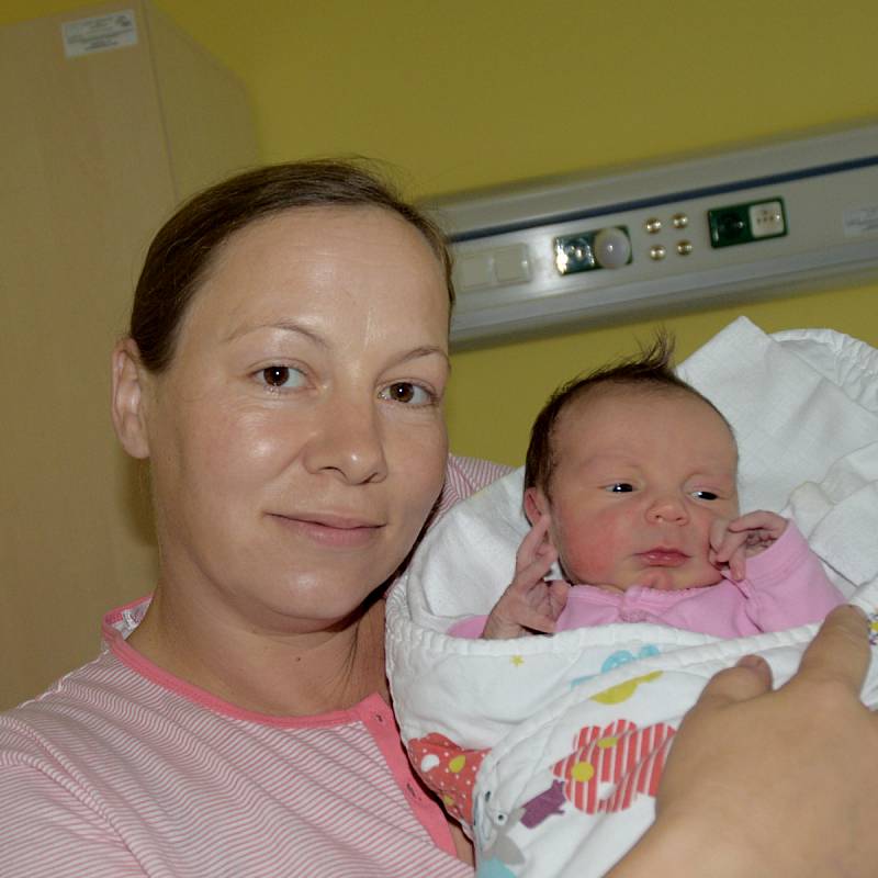 Rozálie Hejhalová z Křemenice. Narodila se jako druhé dítě v rodině 15. října v 9.31 hodin. Vážila 3090 gramů, měřila 48 cm a bráškovu Lukášovi je čtyři a půl roku.